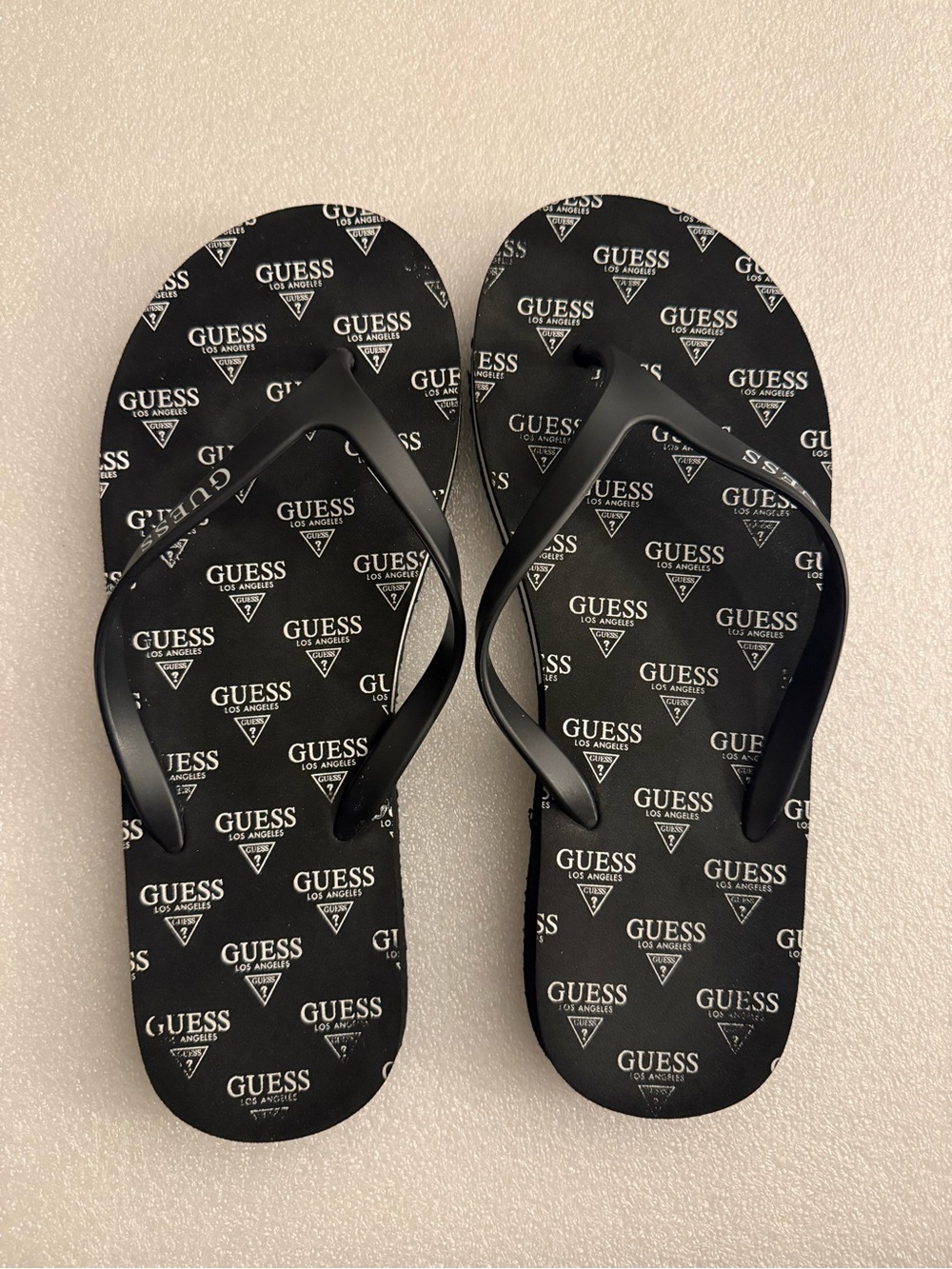 GUESS Allover Triangle Logo Print Thong Flip Flop Sandals Black White 7-8
